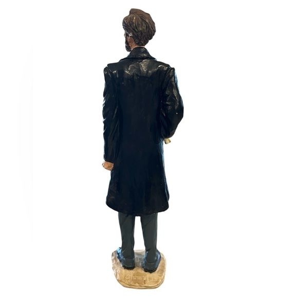 Young’s 1998 Abraham Lincoln Statue - Picture 2 of 3